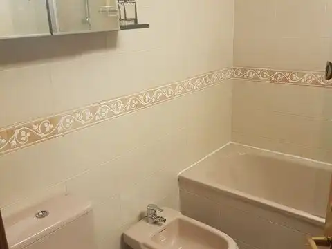 Flat for rent in Avenida Gran Vía del Este, 15, Valdebernardo - Valderribas Bathroom of Flat for rent in Madrid Capital with Air Conditioner and Swimming Pool