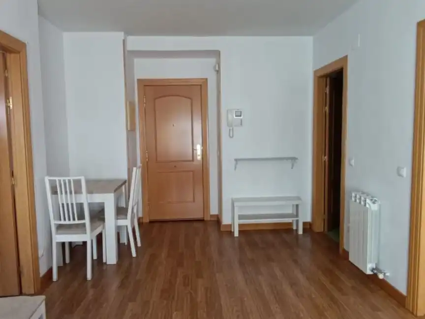 Piso en venta en Calle Presidente Luis Carrizo, 2, Valverde de la Virgen Piso en venta en Valverde de la Virgen con Calefacción, Terraza y Amueblado