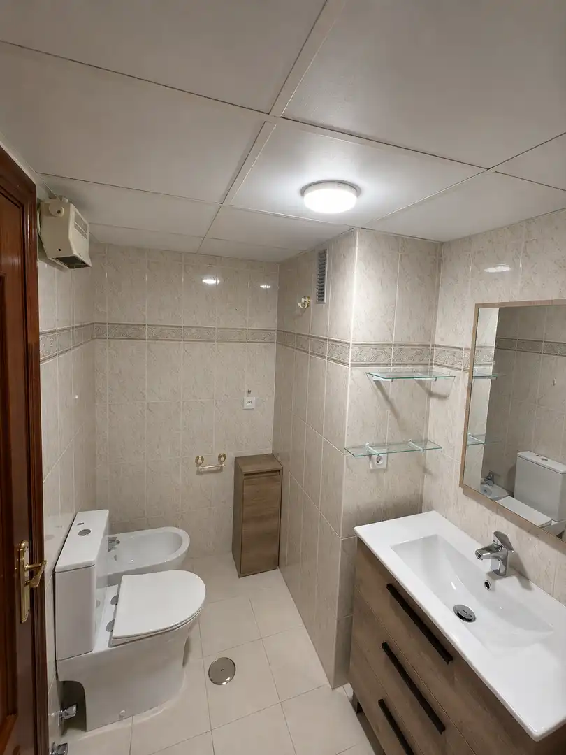 Badezimmer von Wohnung zur Miete in Torrijos mit Klimaanlage, Heizung und Parkett