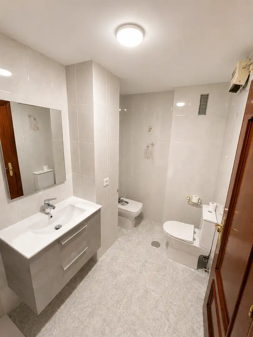 Badezimmer von Wohnung zur Miete in Torrijos mit Klimaanlage, Heizung und Parkett