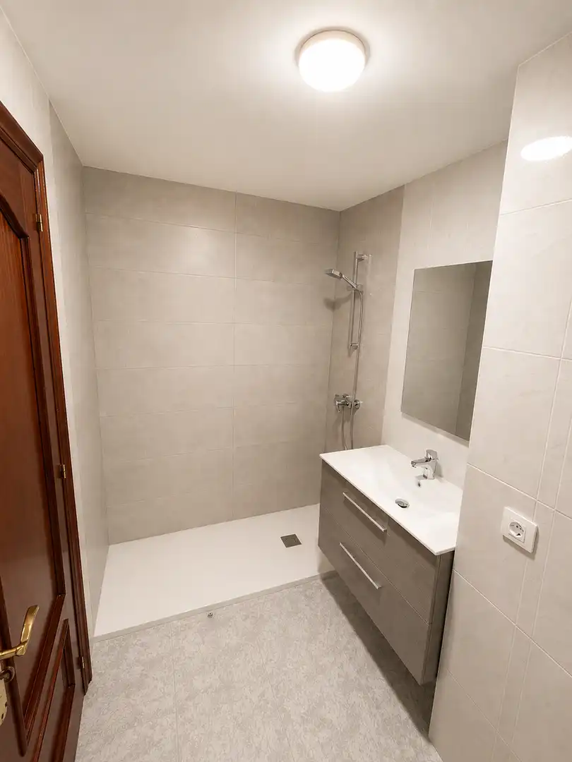 Badezimmer von Wohnung zur Miete in Torrijos mit Klimaanlage, Heizung und Parkett