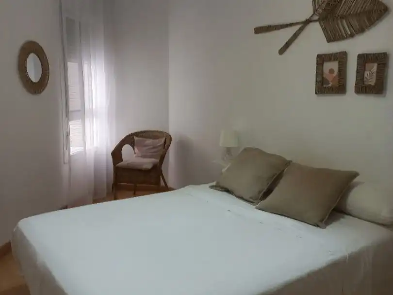 Habitación de Apartamento de alquiler en Cádiz con Aire acondicionado, Parquet y Amueblado