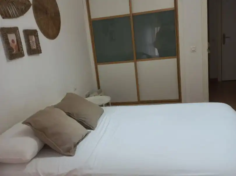 Habitación de Apartamento de alquiler en Cádiz con Aire acondicionado, Parquet y Amueblado