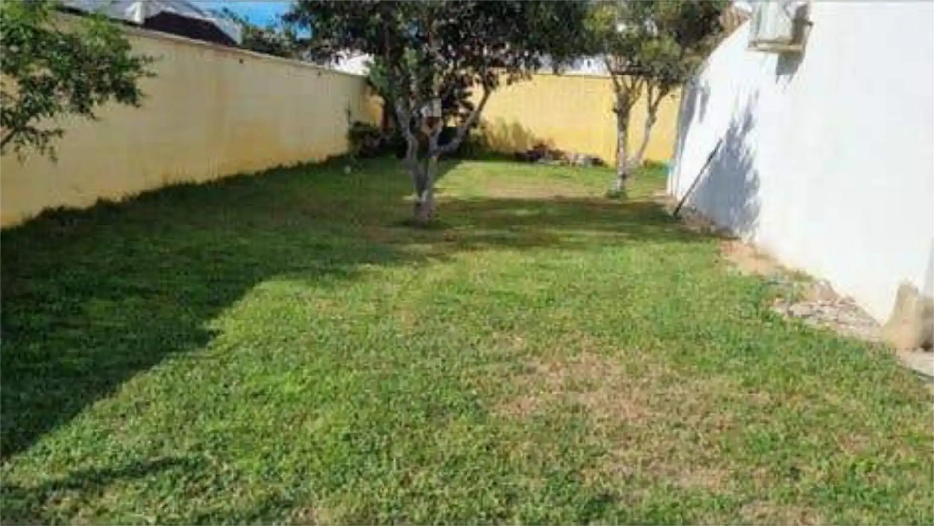 Casa adosada en venta en Las Tres Piedras - Costa Ballena Casa adosada en venta en Chipiona con Jardín privado