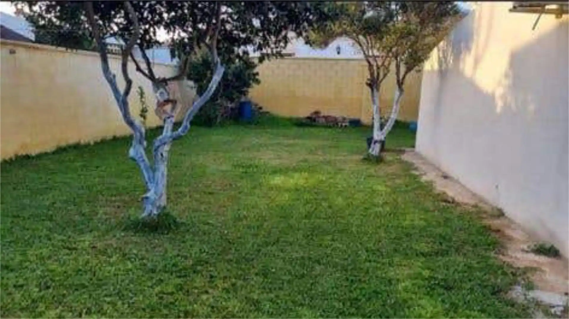 Casa adosada en venta en Las Tres Piedras - Costa Ballena Casa adosada en venta en Chipiona con Jardín privado