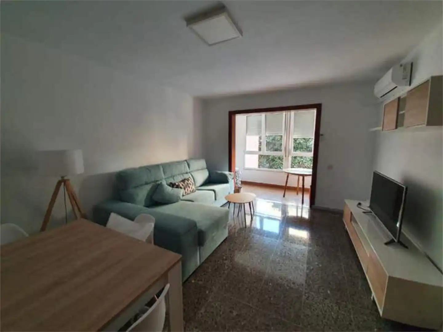 Pis de lloguer a Ciudad Jardín - Tagarete - El Zapillo Sala d'estar de Pis de lloguer en Almería amb Moblat