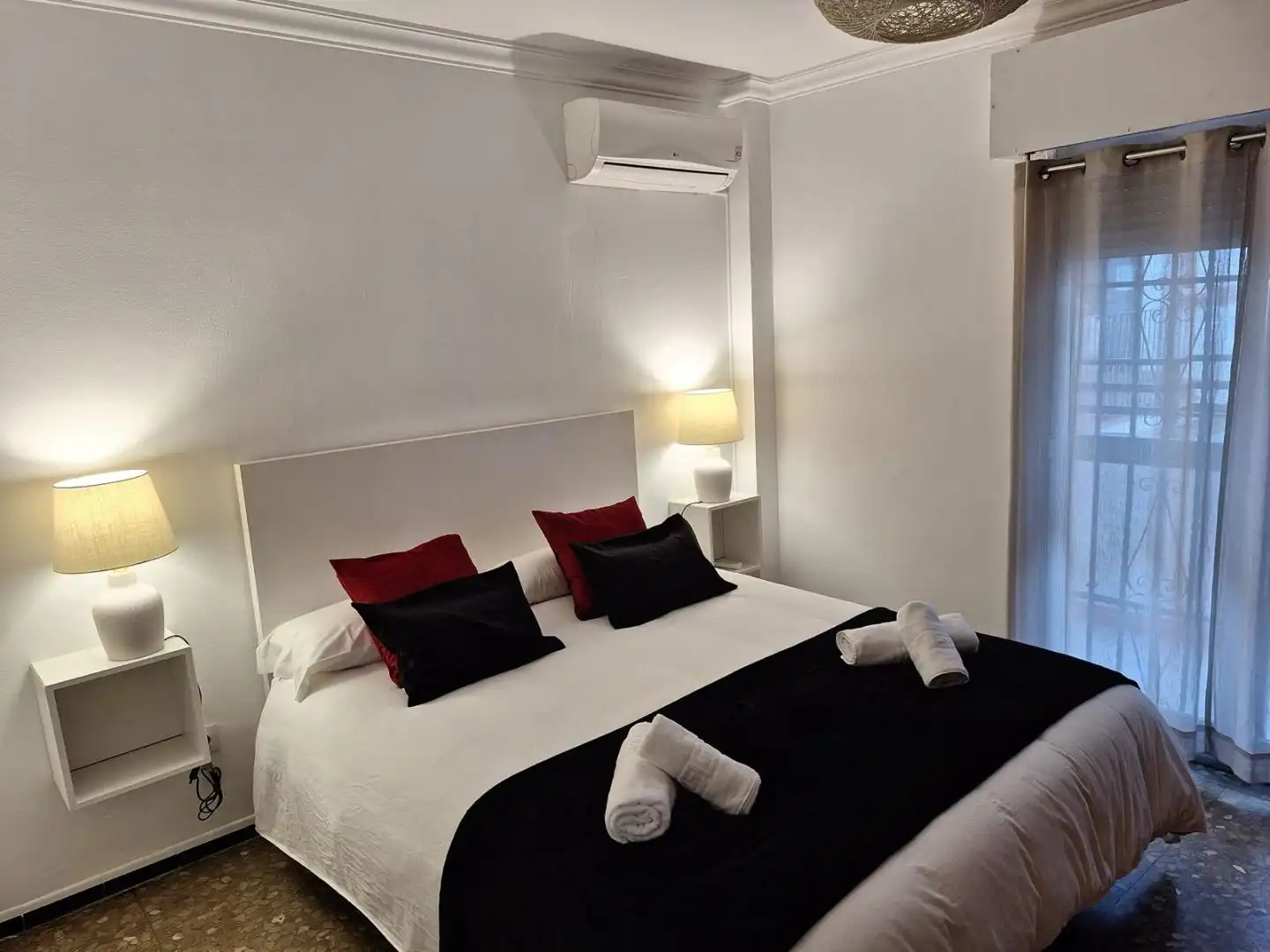 Bedroom of Flat for sale in Sevilla  with Air Conditioner, Heating and Terrace