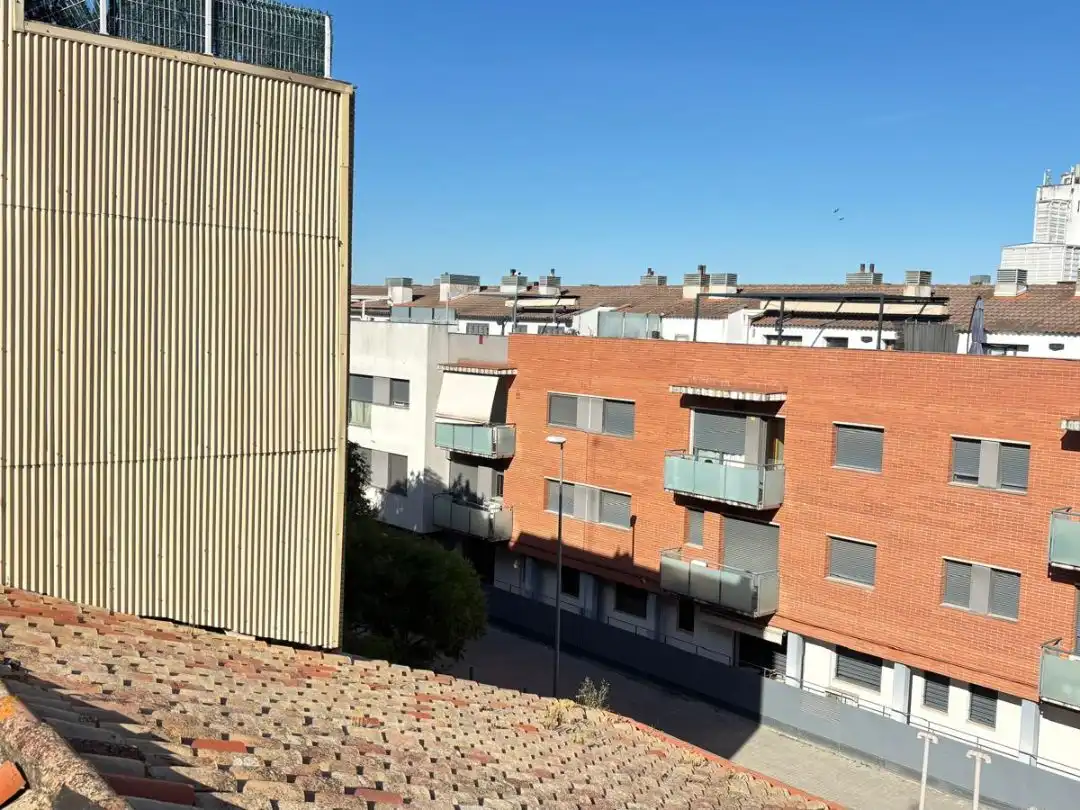 Außenansicht von Wohnung zum Verkauf in Banyoles mit Klimaanlage, Heizung und Terrasse