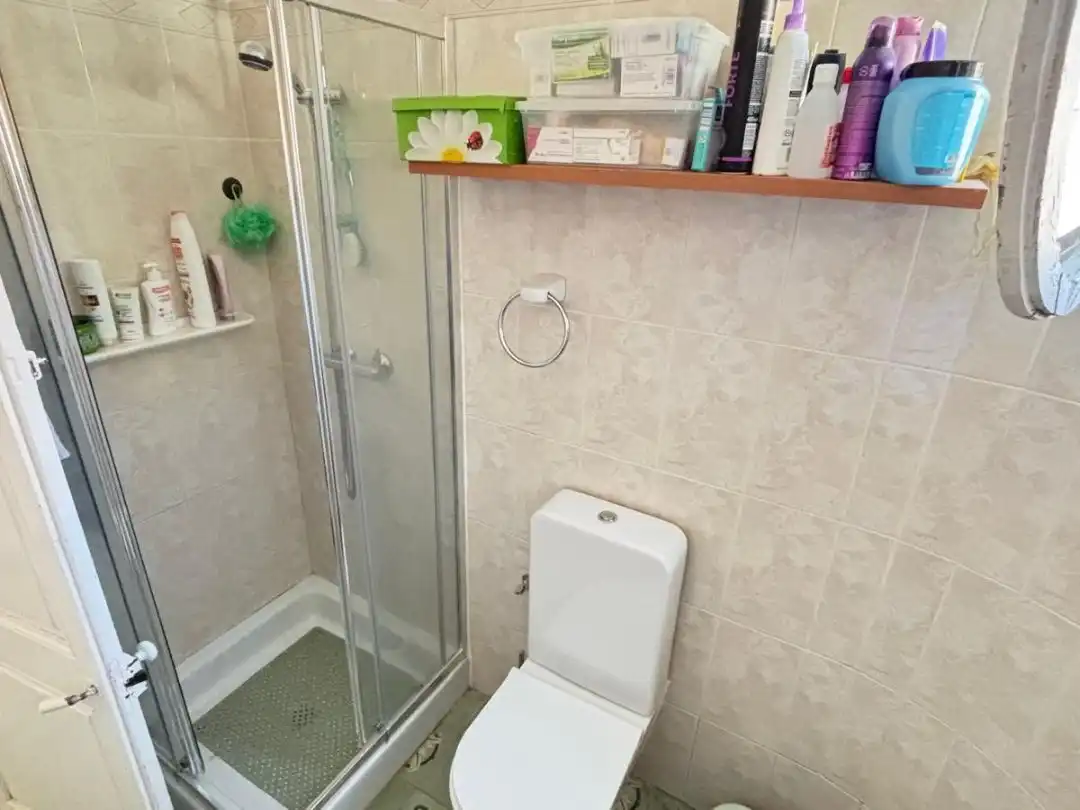 Badezimmer von Wohnung zum Verkauf in Banyoles mit Klimaanlage, Heizung und Terrasse