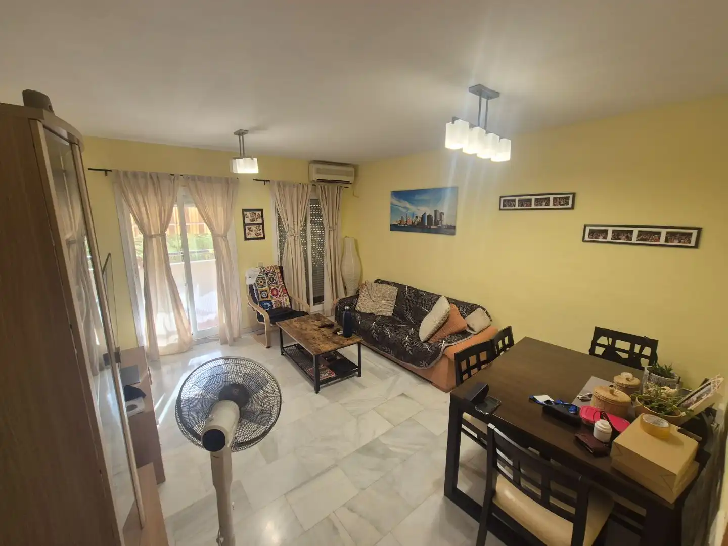 Sala d'estar de Pis de lloguer en Málaga amb Aire condicionat, Piscina i Moblat