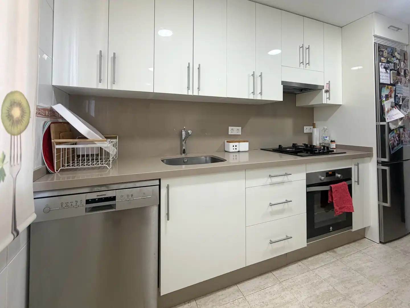 Wohnung zum Verkauf in Calle la Pimienta, 4, Valdeolletas - Las Cancelas - Xarblanca Küche von Wohnung zum Verkauf in Marbella mit Klimaanlage, Terrasse und Schwimmbad