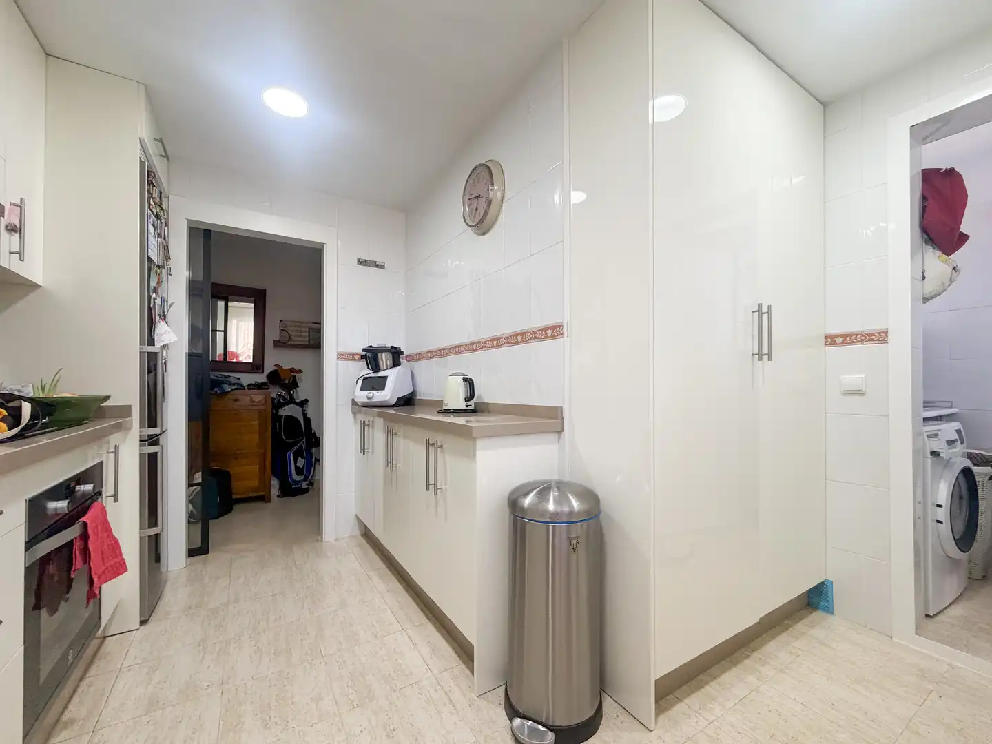 Wohnung zum Verkauf in Calle la Pimienta, 4, Valdeolletas - Las Cancelas - Xarblanca Küche von Wohnung zum Verkauf in Marbella mit Klimaanlage, Terrasse und Schwimmbad