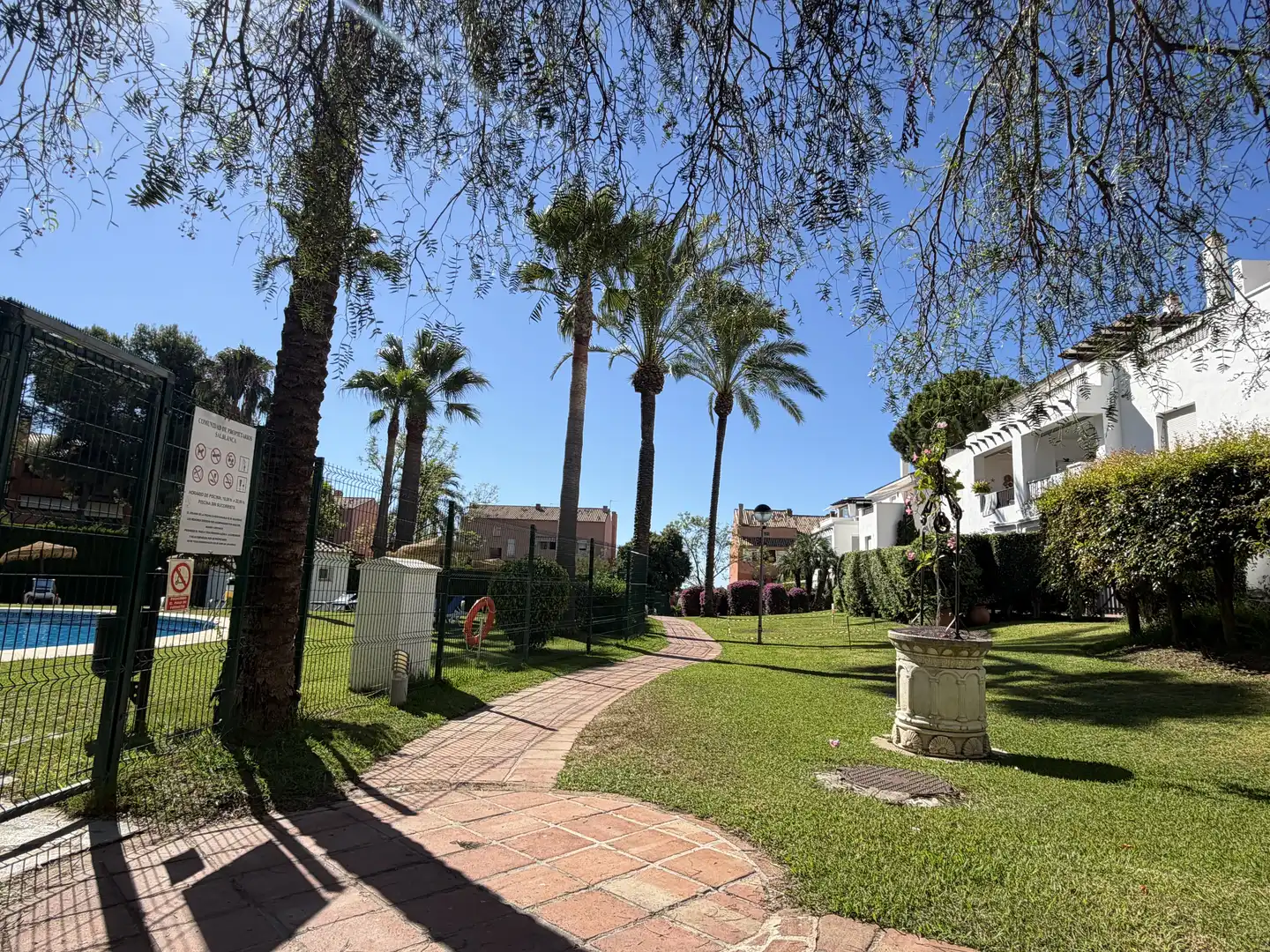 Flat for sale in Calle la Pimienta, 4, Valdeolletas - Las Cancelas - Xarblanca Exterior view of Flat for sale in Marbella with Air Conditioner, Heating and Private garden