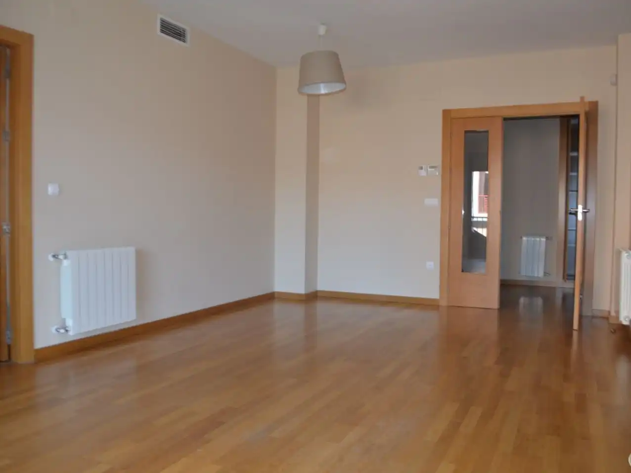 Living room of Flat for sale in Granada  with Air Conditioner, Heating and Parquet flooring