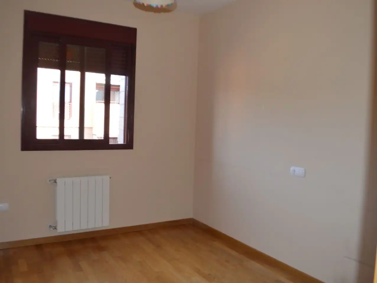 Bedroom of Flat for sale in Granada  with Air Conditioner, Heating and Parquet flooring