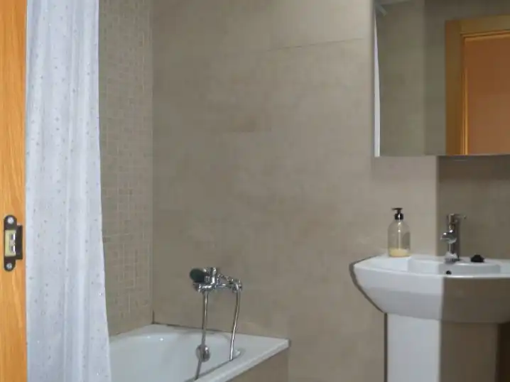 Bathroom of Flat for sale in Granada  with Air Conditioner, Heating and Parquet flooring
