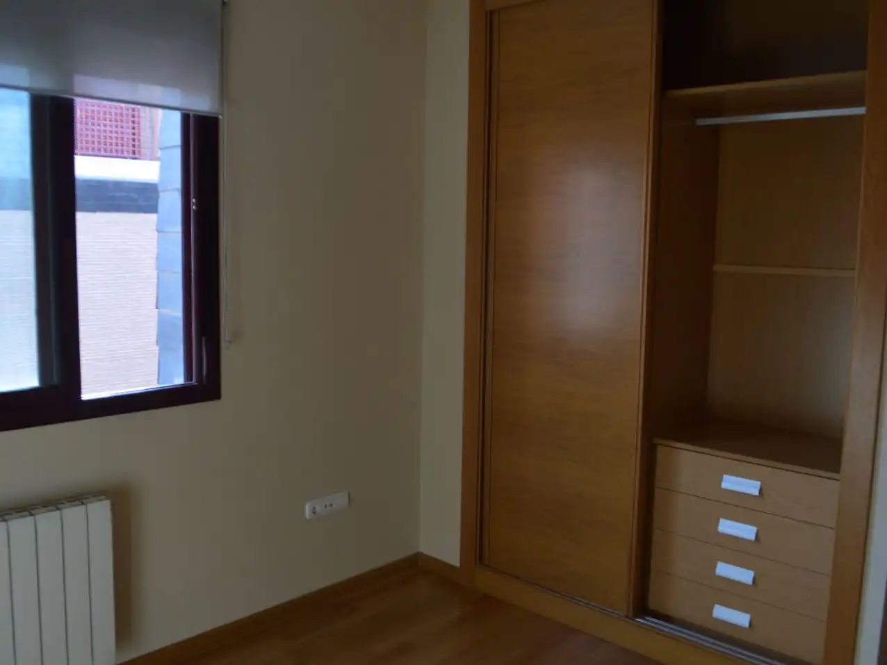 Bedroom of Flat for sale in Granada  with Air Conditioner, Heating and Parquet flooring