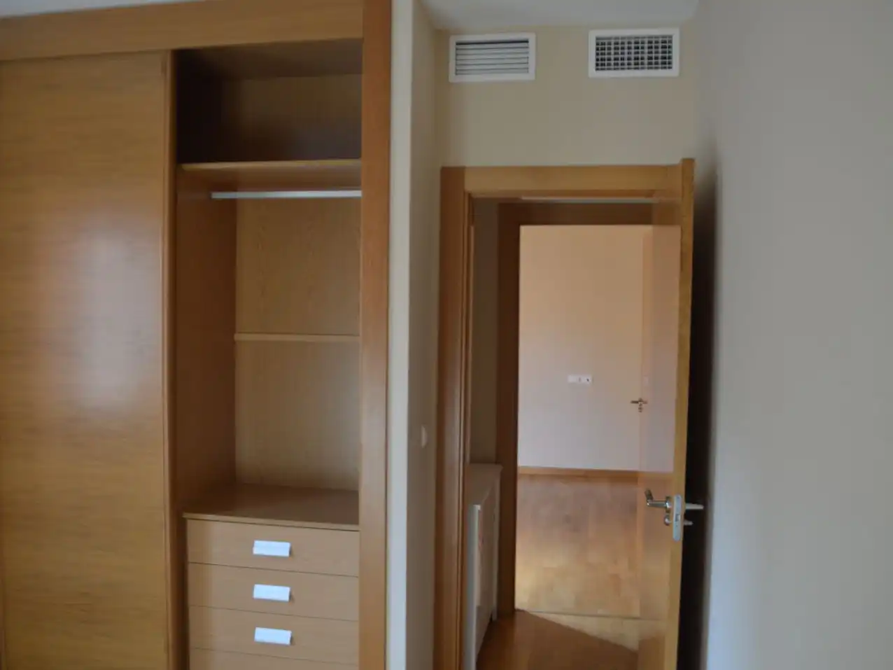 Bedroom of Flat for sale in Granada  with Air Conditioner, Heating and Parquet flooring