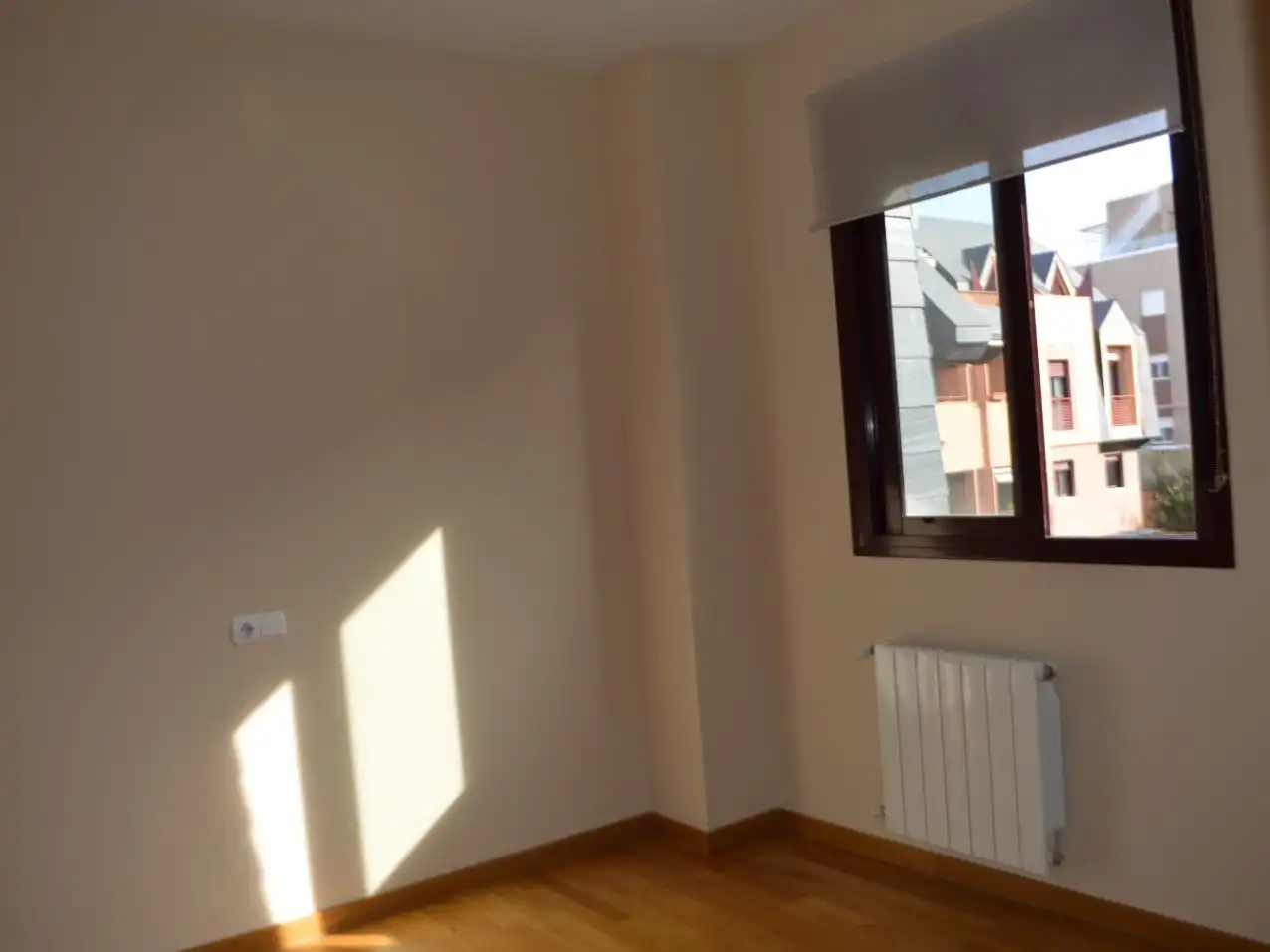 Bedroom of Flat for sale in Granada  with Air Conditioner, Heating and Parquet flooring