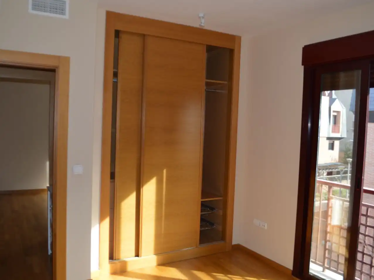 Bedroom of Flat for sale in Granada  with Air Conditioner, Heating and Parquet flooring