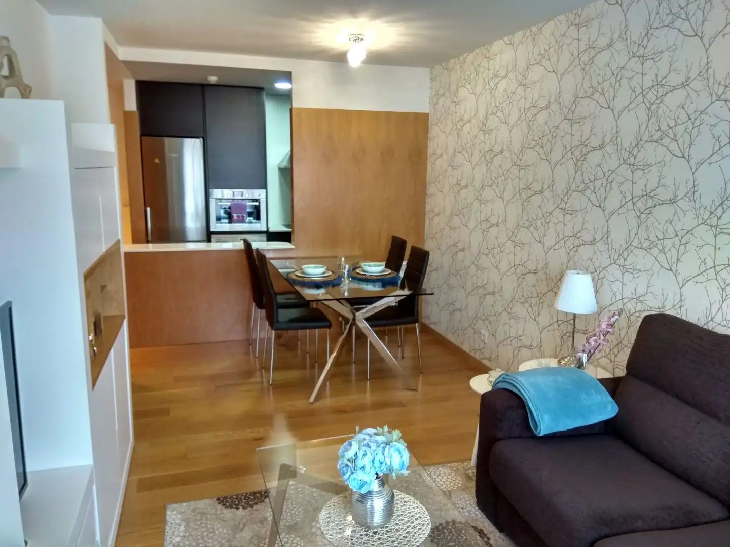 Sala d'estar de Pis de lloguer en Vigo  amb Calefacció, Parquet i Traster