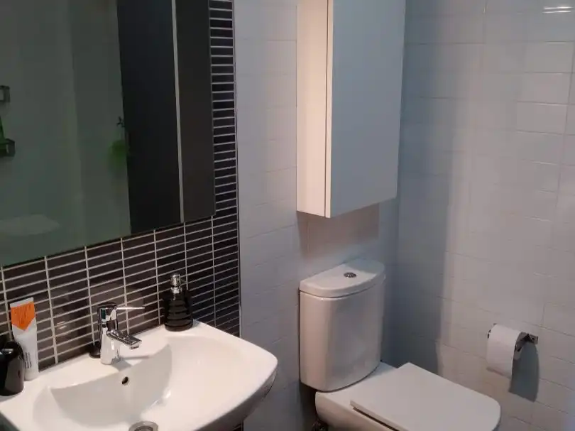 Bany de Pis de lloguer en Vigo  amb Calefacció, Parquet i Traster