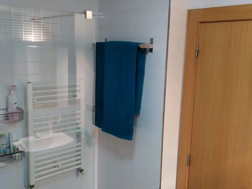 Bany de Pis de lloguer en Vigo  amb Calefacció, Parquet i Traster