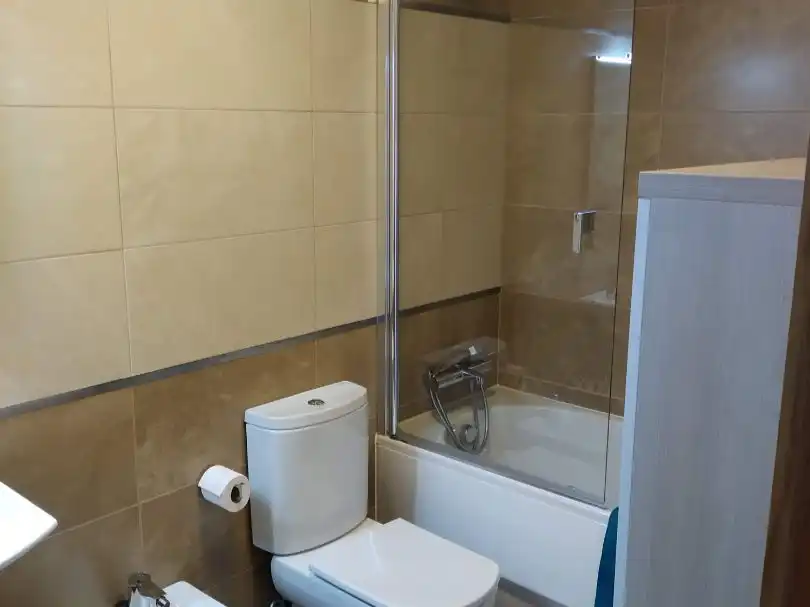 Bany de Pis de lloguer en Vigo  amb Calefacció, Parquet i Traster