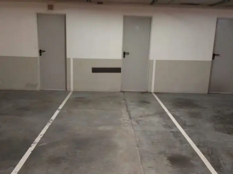Aparcament de Pis de lloguer en Vigo  amb Calefacció, Parquet i Traster
