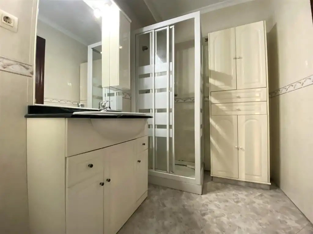 Zimmer in Calle Pedro Espinosa, 34, Camino de Antequera Badezimmer von Wohnung zur untervermieten in Málaga mit Klimaanlage, Möbliert und Balkon