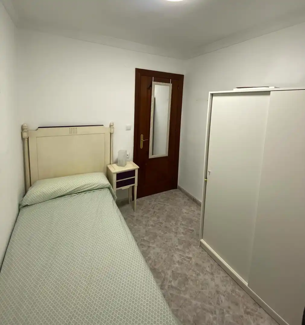 Zimmer in Calle Pedro Espinosa, 34, Camino de Antequera Schlafzimmer von Wohnung zur untervermieten in Málaga mit Klimaanlage, Möbliert und Balkon