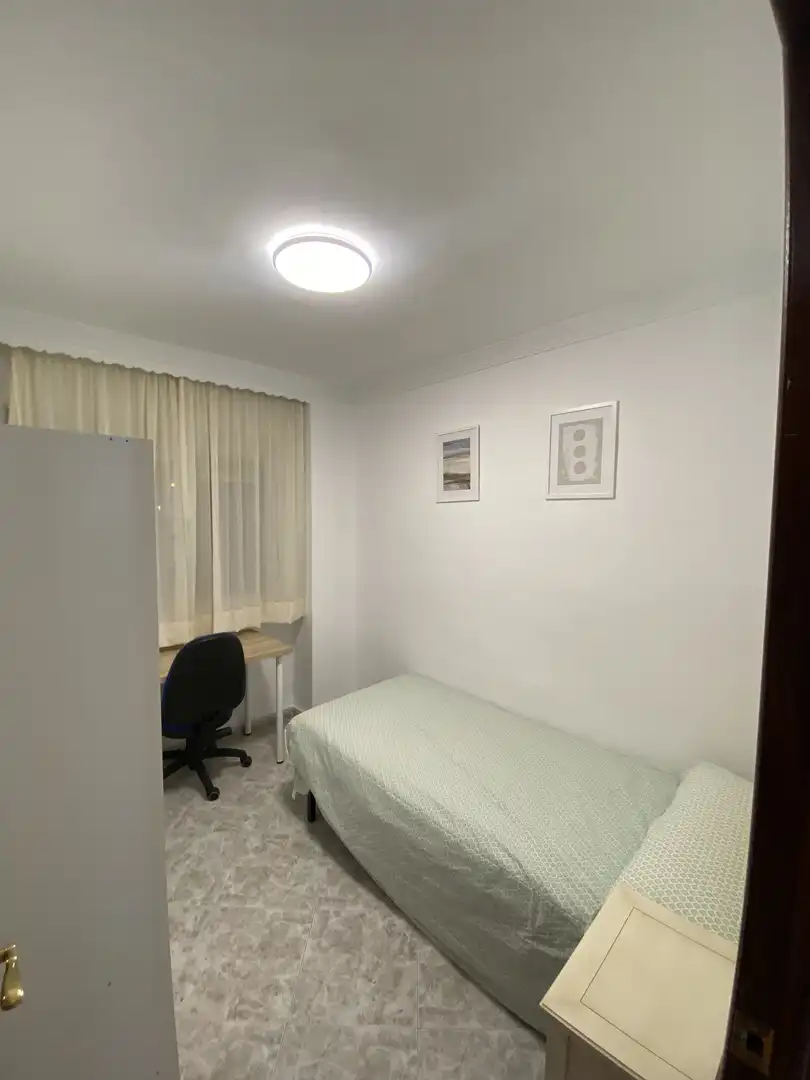 Zimmer in Calle Pedro Espinosa, 34, Camino de Antequera Schlafzimmer von Wohnung zur untervermieten in Málaga mit Klimaanlage, Möbliert und Balkon