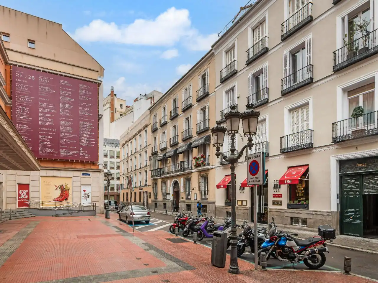 Vista exterior de Pis en venda en  Madrid Capital amb Aire condicionat i Balcó