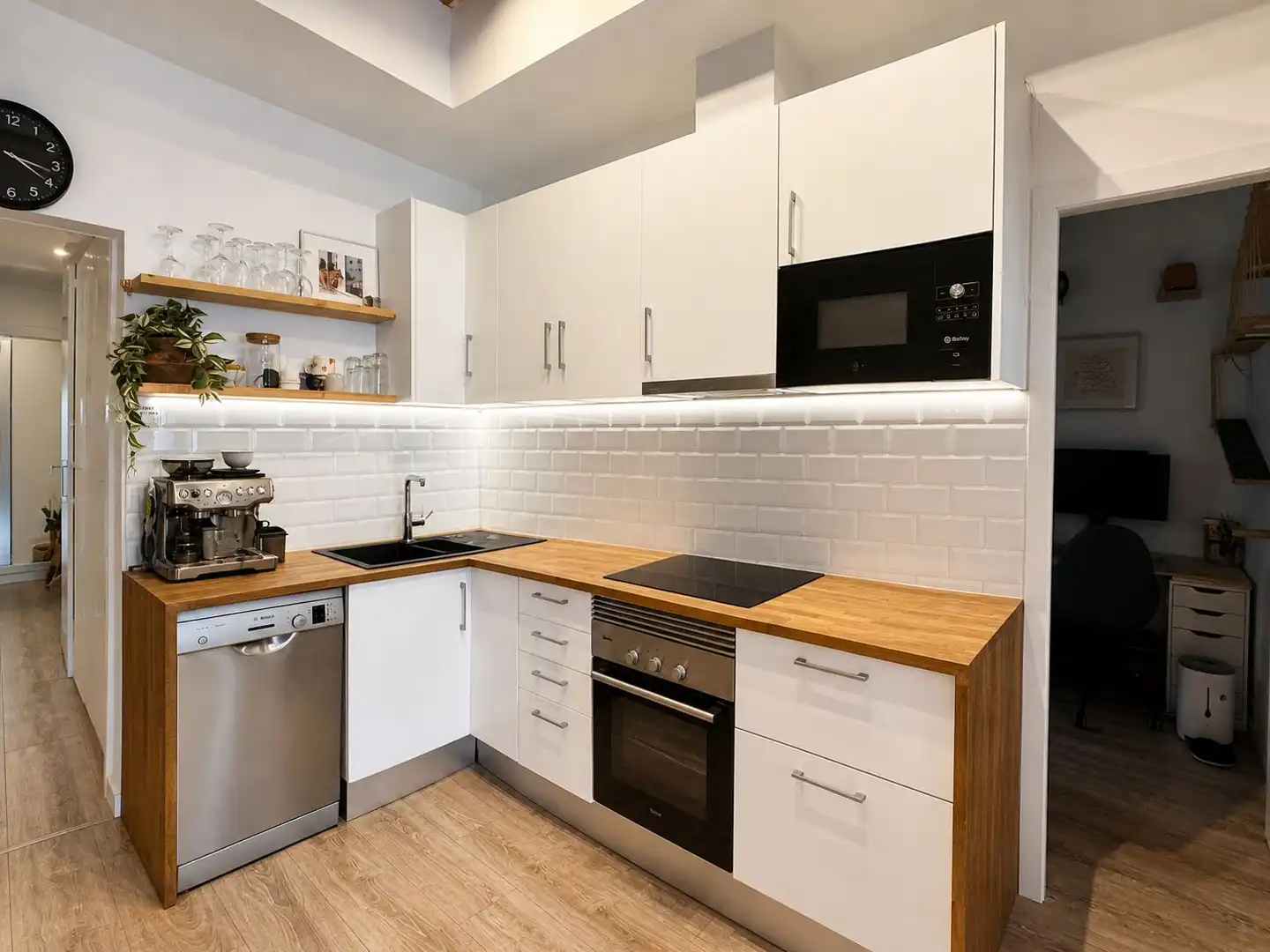 Flat for sale in Passatge del Xiprer, 5, La Torrassa Kitchen of Flat for sale in L'Hospitalet de Llobregat with Air Conditioner and Balcony
