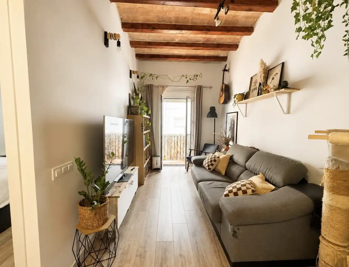 Flat for sale in Passatge del Xiprer, 5, La Torrassa Living room of Flat for sale in L'Hospitalet de Llobregat with Air Conditioner and Balcony