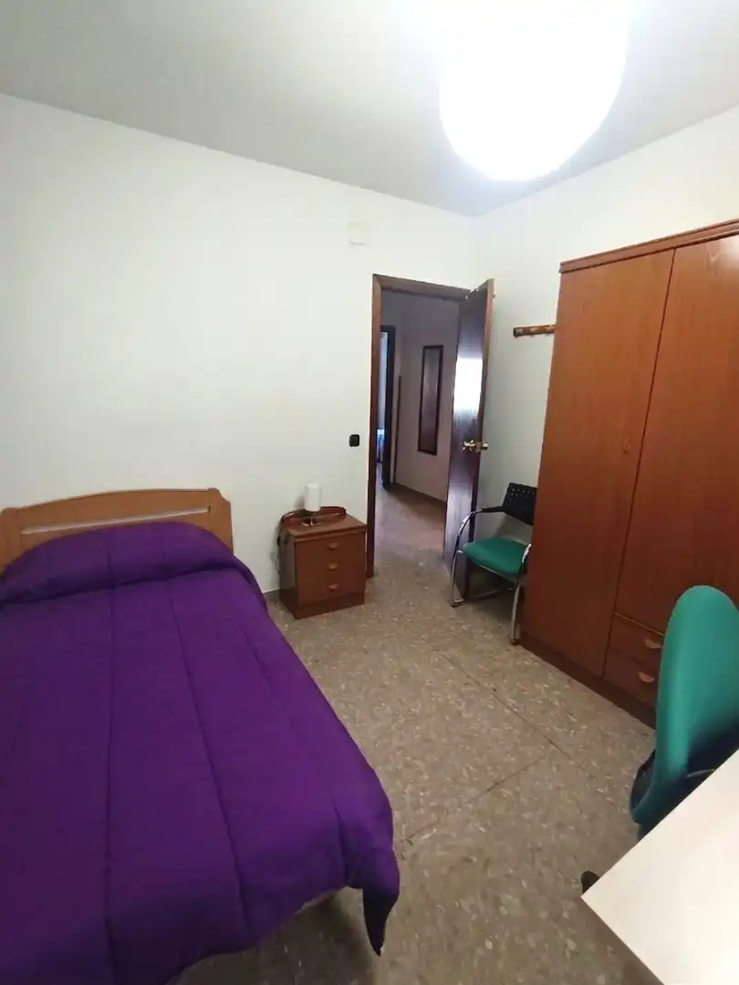 Room in Calle de la Mata, 35, El Torreón - Los Ángeles - El Pilar Bedroom of Flat for share in Ciudad Real with Heating, Terrace and Furnished