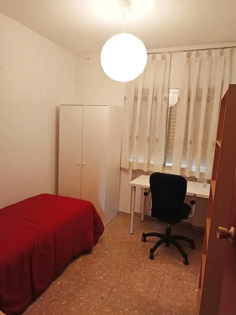Room in Calle de la Mata, 35, El Torreón - Los Ángeles - El Pilar Bedroom of Flat for share in Ciudad Real with Heating, Terrace and Furnished