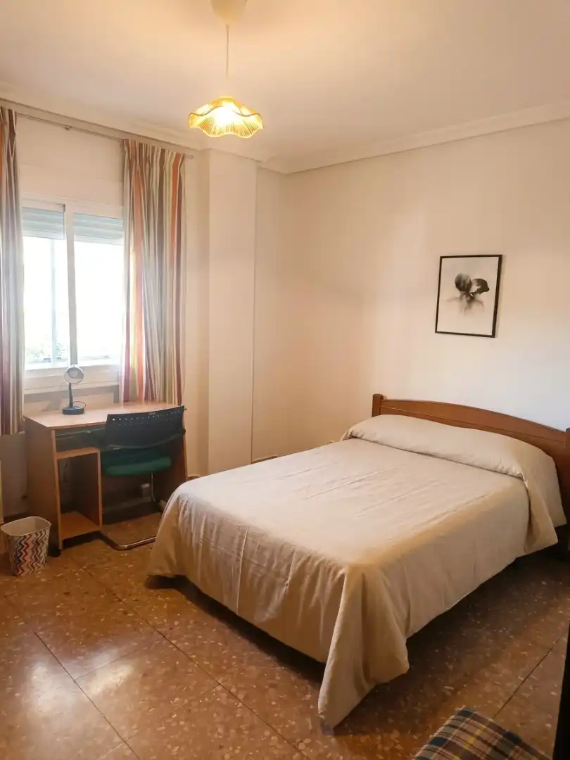 Room in Calle de la Mata, 35, El Torreón - Los Ángeles - El Pilar Bedroom of Flat for share in Ciudad Real with Heating, Terrace and Furnished