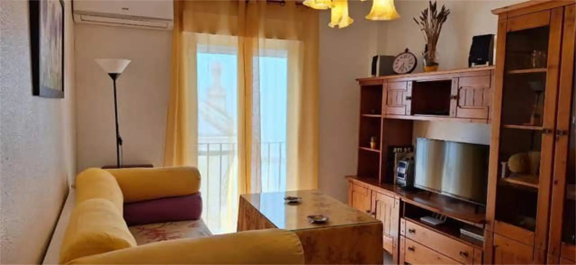 Apartamento de alquiler en Casco Histórico - Ribera - San Basilio Sala de estar de Apartamento de alquiler en Córdoba con Calefacción, Terraza y Amueblado