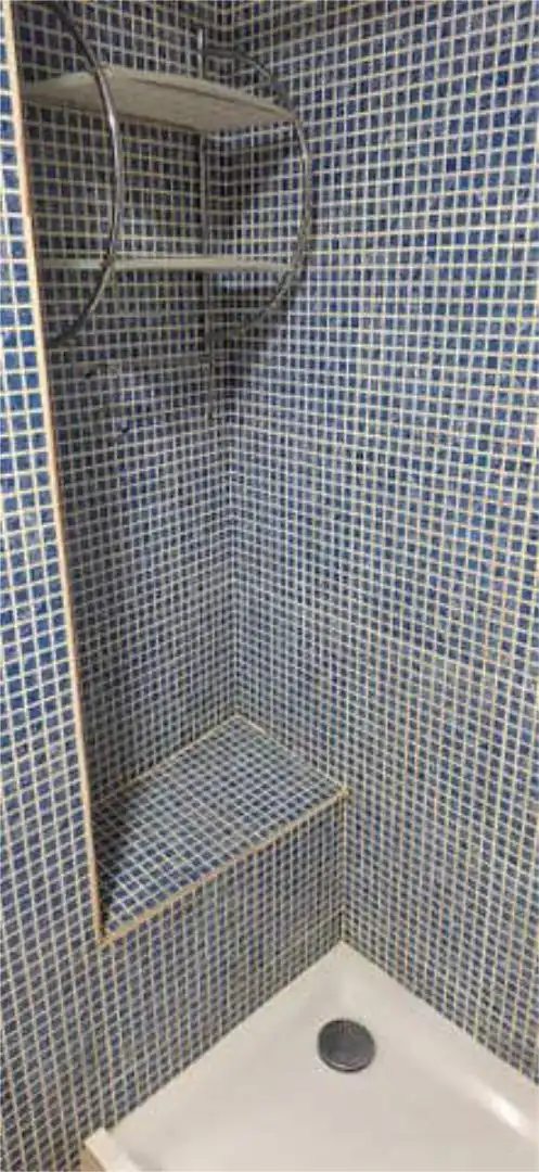 Apartamento de alquiler en Casco Histórico - Ribera - San Basilio Baño de Apartamento de alquiler en Córdoba con Calefacción, Terraza y Amueblado