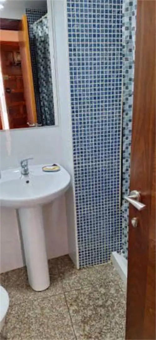 Apartamento de alquiler en Casco Histórico - Ribera - San Basilio Baño de Apartamento de alquiler en Córdoba con Calefacción, Terraza y Amueblado