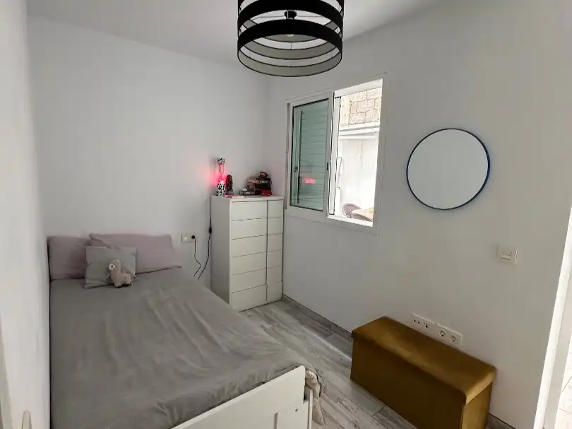 Habitación en Calle Ramón y Cajal, 14, Duggi - Rambla - Los Hoteles Habitación en Calle Ramón y Cajal, 14, Duggi - Rambla - Los Hoteles