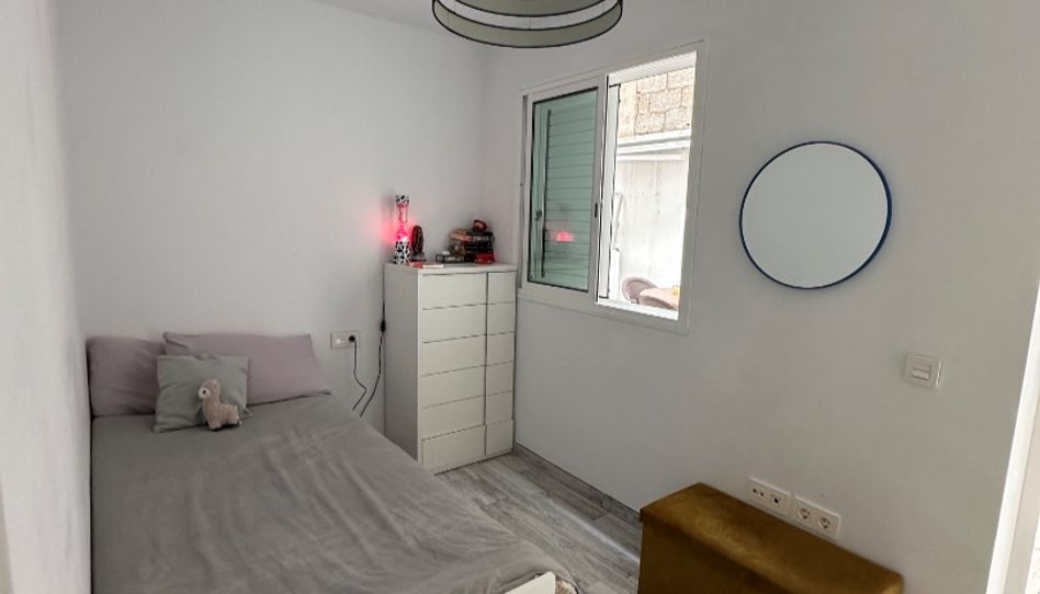 Habitación en Calle Ramón y Cajal, 14, Duggi - Rambla - Los Hoteles, Santa Cruz de Tenerife Capital - imagen 1 Foto 1 de Habitación en Calle Ramón y Cajal, 14, Duggi - Rambla - Los Hoteles, Santa Cruz de Tenerife Capital