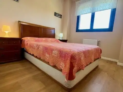 Pis de lloguer a Calle Moreno Torroba, 28, Golf - El Carralero Dormitori de Pis de lloguer en Majadahonda amb Aire condicionat, Calefacció i Parquet
