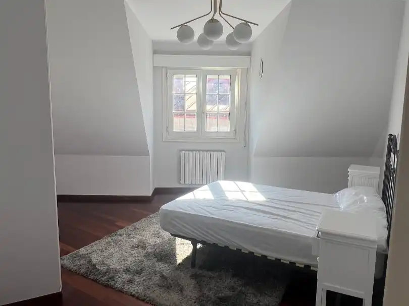 Bedroom of Flat for rent in Pontevedra Capital   with Heating, Parquet flooring and Furnished