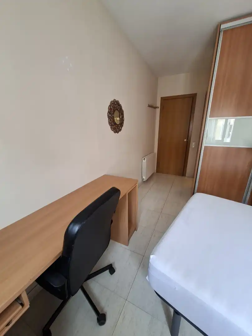 Zimmer in Carrer dels Comtes, 36, Covadonga Zimmer in Carrer dels Comtes, 36, Covadonga