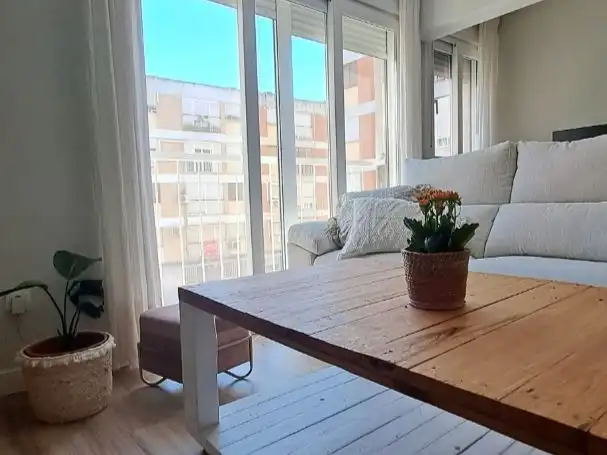 Pis de lloguer a Calle Sor Milagros, 3, Triana Oeste Sala d'estar de Pis de lloguer en Sevilla Capital amb Aire condicionat i Balcó