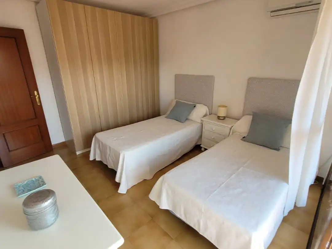 Flat for rent in Calle las Cruzadas, 5, Parque María Luisa -Giralda Sur Bedroom of Flat for rent in Sevilla with Air Conditioner, Heating and Terrace
