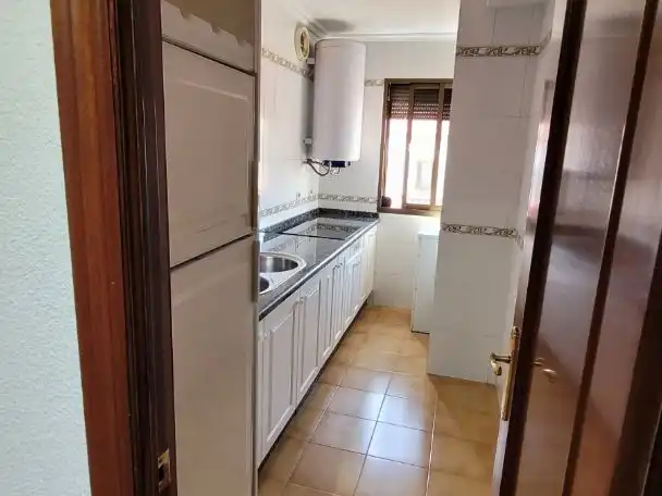 Flat for rent in Calle las Cruzadas, 5, Parque María Luisa -Giralda Sur Kitchen of Flat for rent in Sevilla with Air Conditioner, Heating and Terrace
