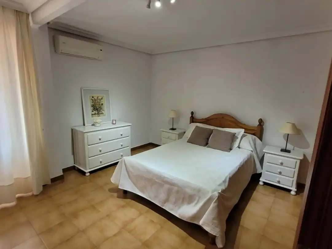 Flat for rent in Calle las Cruzadas, 5, Parque María Luisa -Giralda Sur Bedroom of Flat for rent in Sevilla with Air Conditioner, Heating and Terrace